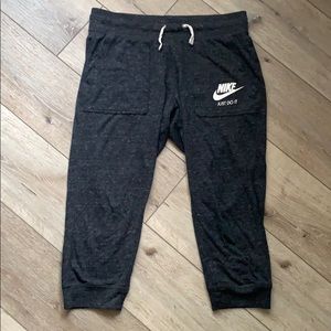 Size Medium Nike Capri pants